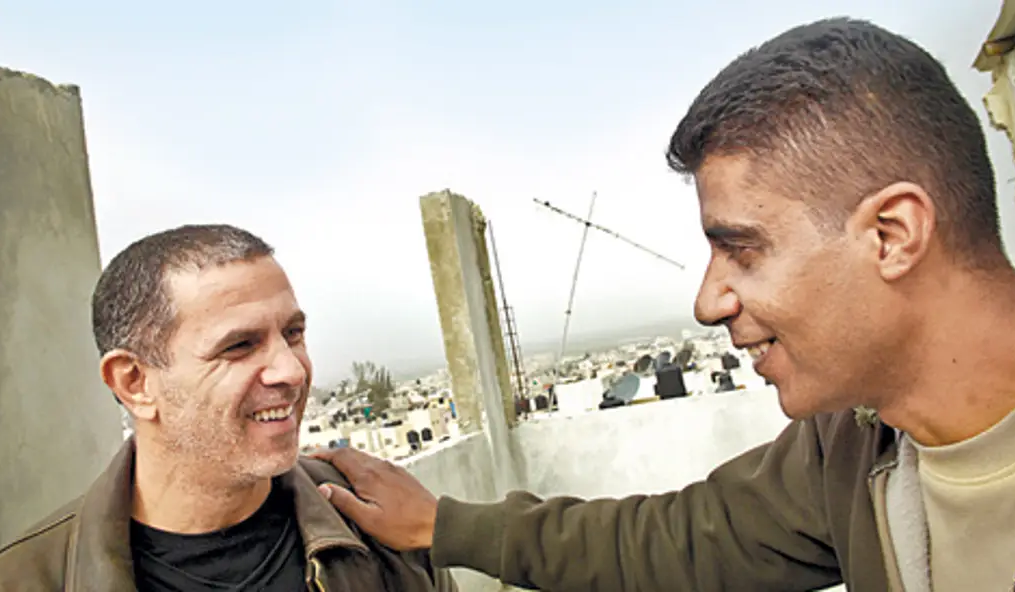 Mer Opens the theatre. Zbeida applauds